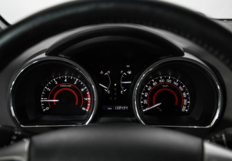 Подержанный автомобиль Toyota Highlander 2011 года (12 фото)