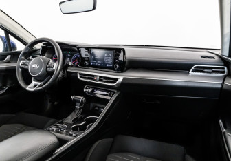 Подержанный автомобиль Kia K5 2020 года (9 фото)