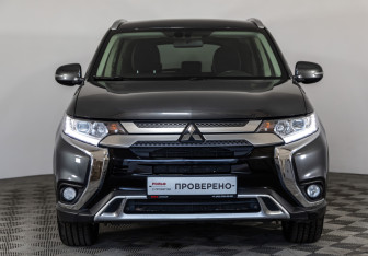 Подержанный автомобиль Mitsubishi Outlander 2021 года (2 фото)