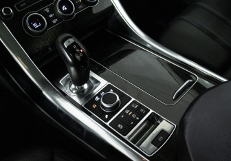 Подержанный автомобиль Land Rover Range Rover Sport 2017 года (19 фото)