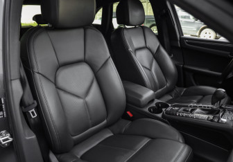 Подержанный автомобиль Porsche Macan 2018 года (25 фото)