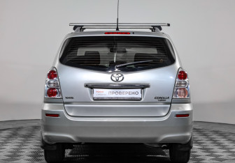 Подержанный автомобиль Toyota Corolla Verso 2007 года (6 фото)