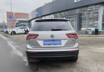 Подержанный автомобиль Volkswagen Tiguan 2019 года (5 фото)