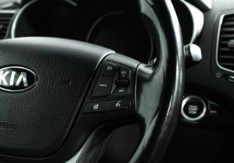 Подержанный автомобиль Kia Sorento 2015 года (21 фото)