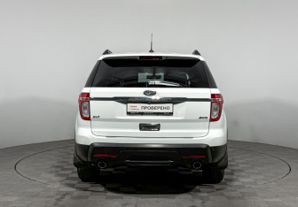 Подержанный автомобиль Ford Explorer 2014 года (6 фото)