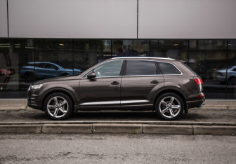 Подержанный автомобиль Audi Q7 2017 года (9 фото)