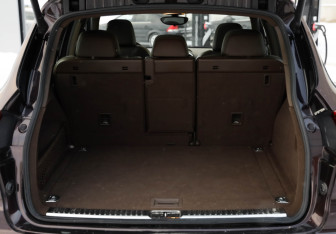 Подержанный автомобиль Porsche Cayenne 2015 года (39 фото)