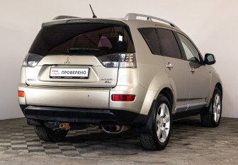 Подержанный автомобиль Mitsubishi Outlander 2008 года (5 фото)