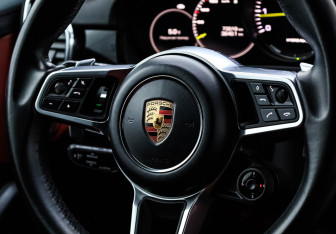 Подержанный автомобиль Porsche Cayenne 2020 года (14 фото)