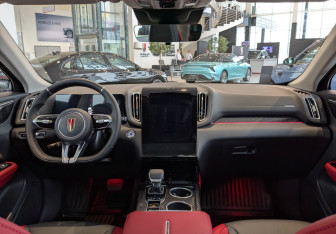 Новый Hongqi HS3 2025 (10 фото)