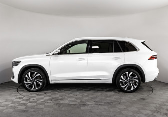 Подержанный автомобиль Geely Monjaro 2024 года (9 фото)