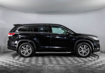 Подержанный автомобиль Toyota Highlander 2014 года (4 фото)