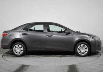 Подержанный автомобиль Toyota Corolla Sedan 2016 года (4 фото)