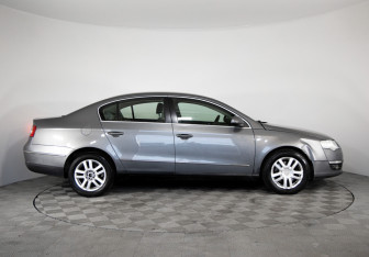 Подержанный автомобиль Volkswagen Passat Sedan 2006 года (4 фото)