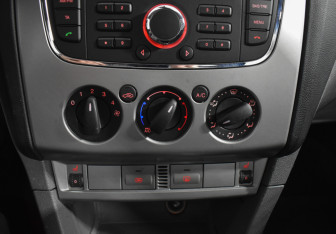 Подержанный автомобиль Ford Focus Sedan 2011 года (15 фото)