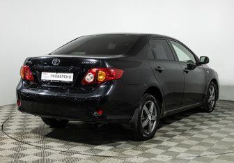 Подержанный автомобиль Toyota Corolla Sedan 2008 года (5 фото)