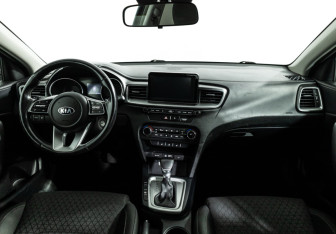 Подержанный автомобиль Kia Ceed Hatchback 2019 года (13 фото)