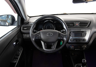Подержанный автомобиль Kia Rio Sedan 2012 года (10 фото)
