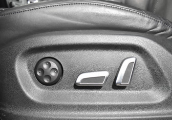 Подержанный автомобиль Audi Q5 2015 года (19 фото)