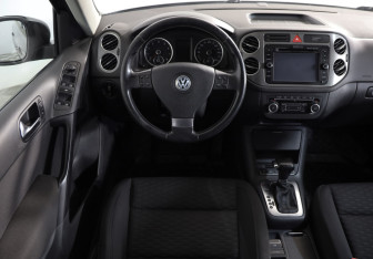 Подержанный автомобиль Volkswagen Tiguan 2010 года (10 фото)