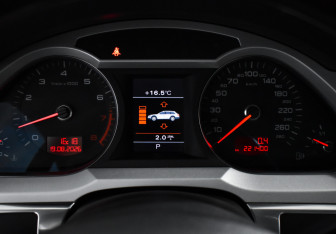Подержанный автомобиль Audi A6 allroad 2010 года (19 фото)