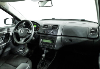 Подержанный автомобиль Skoda Roomster 2014 года (9 фото)