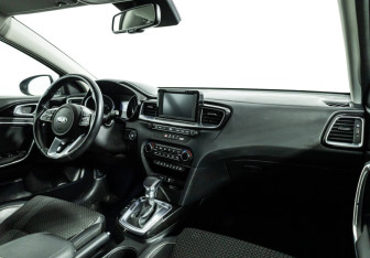 Подержанный автомобиль Kia Ceed Wagon 2019 года (9 фото)