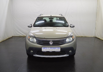 Подержанный автомобиль Renault Sandero 2012 года (2 фото)