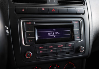 Подержанный автомобиль Volkswagen Polo Sedan 2015 года (12 фото)