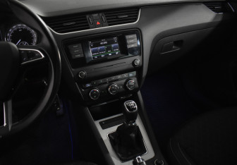 Подержанный автомобиль Skoda Octavia Liftback 2016 года (17 фото)