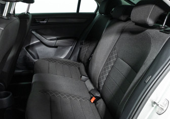 Подержанный автомобиль Skoda Rapid Liftback 2021 года (10 фото)