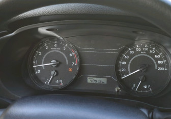 Подержанный автомобиль Toyota Hilux 2021 года (14 фото)
