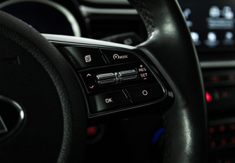 Подержанный автомобиль Kia Ceed Hatchback 2019 года (18 фото)