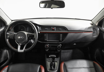 Подержанный автомобиль Kia Rio Sedan 2019 года (10 фото)