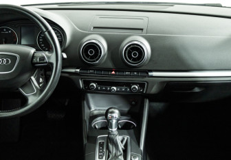 Подержанный автомобиль Audi A3 Sedan 2014 года (14 фото)