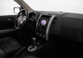 Подержанный автомобиль Nissan X-Trail 2013 года (11 фото)