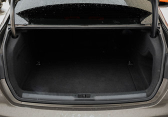 Подержанный автомобиль Audi A4 Sedan 2015 года (31 фото)