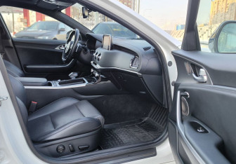 Подержанный автомобиль Kia Stinger 2018 года (18 фото)