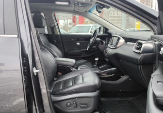 Подержанный автомобиль Kia Sorento 2018 года (22 фото)