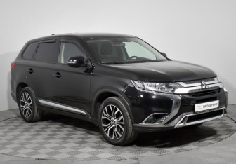 Подержанный автомобиль Mitsubishi Outlander 2019 года (3 фото)