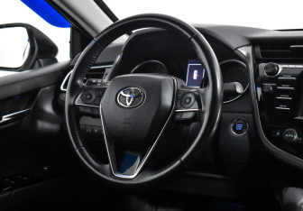 Подержанный автомобиль Toyota Camry Sedan 2018 года (15 фото)