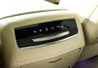 Подержанный автомобиль Cadillac Escalade Suv 2021 года (20 фото)