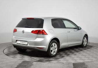 Подержанный автомобиль Volkswagen Golf Hatchback 2013 года (5 фото)