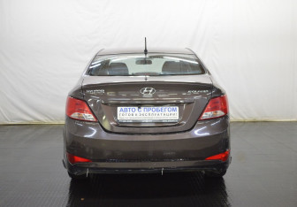 Подержанный автомобиль Hyundai Solaris Sedan 2015 года (6 фото)