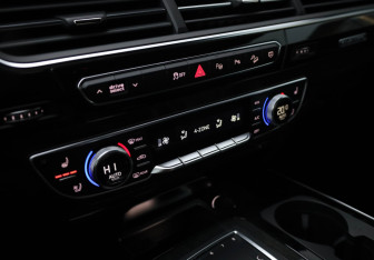 Подержанный автомобиль Audi Q7 2018 года (13 фото)