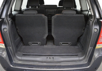 Подержанный автомобиль Opel Zafira Compactvan 2012 года (16 фото)