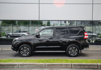 Подержанный автомобиль Toyota Land Cruiser Prado 2014 года (9 фото)