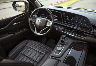 Подержанный автомобиль Cadillac Escalade Suv 2021 года (12 фото)