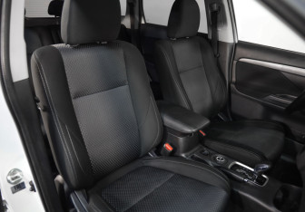 Подержанный автомобиль Mitsubishi Outlander 2016 года (18 фото)