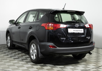 Подержанный автомобиль Toyota RAV4 2013 года (7 фото)